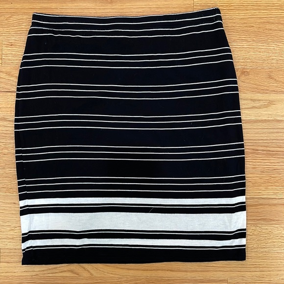 MAX STUDIO Jersey Knit Bodycon Skirt - L (Black & White Striped) - Picture 1 of 5